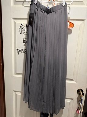 BCBGMaxAzria Gray Pleated Midi Skirt